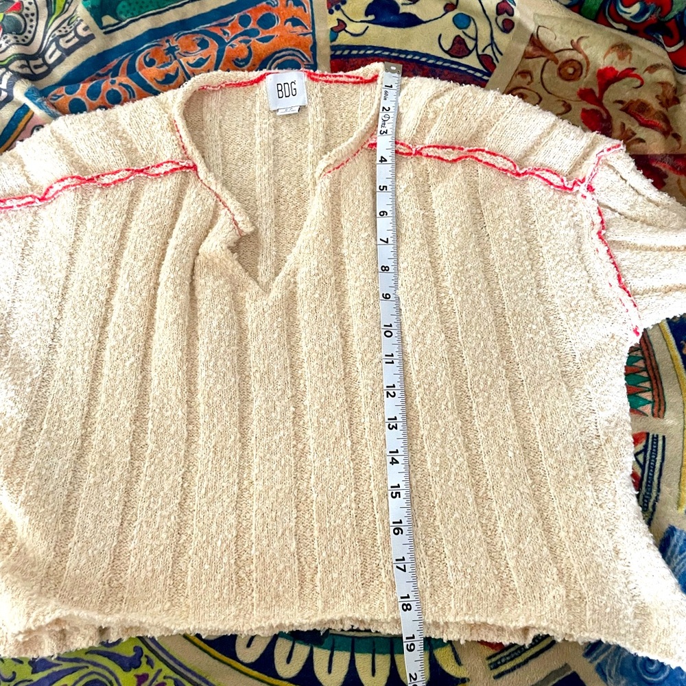 Urban Outfitters Boxy chunky knit Cropped‎ Raw hem Edge Cream Sweater NWOT Small - Picture 5 of 7
